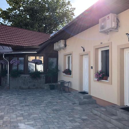 Illa Apartments Eger Exteriör bild