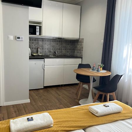 Illa Apartments Eger Exteriör bild