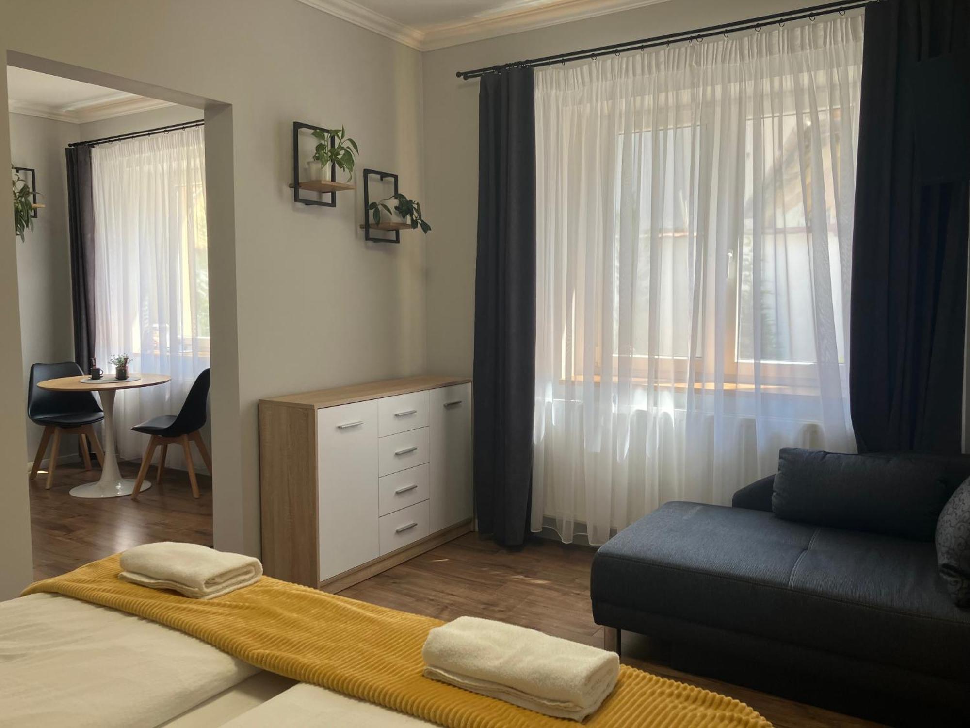 Illa Apartments Eger Exteriör bild