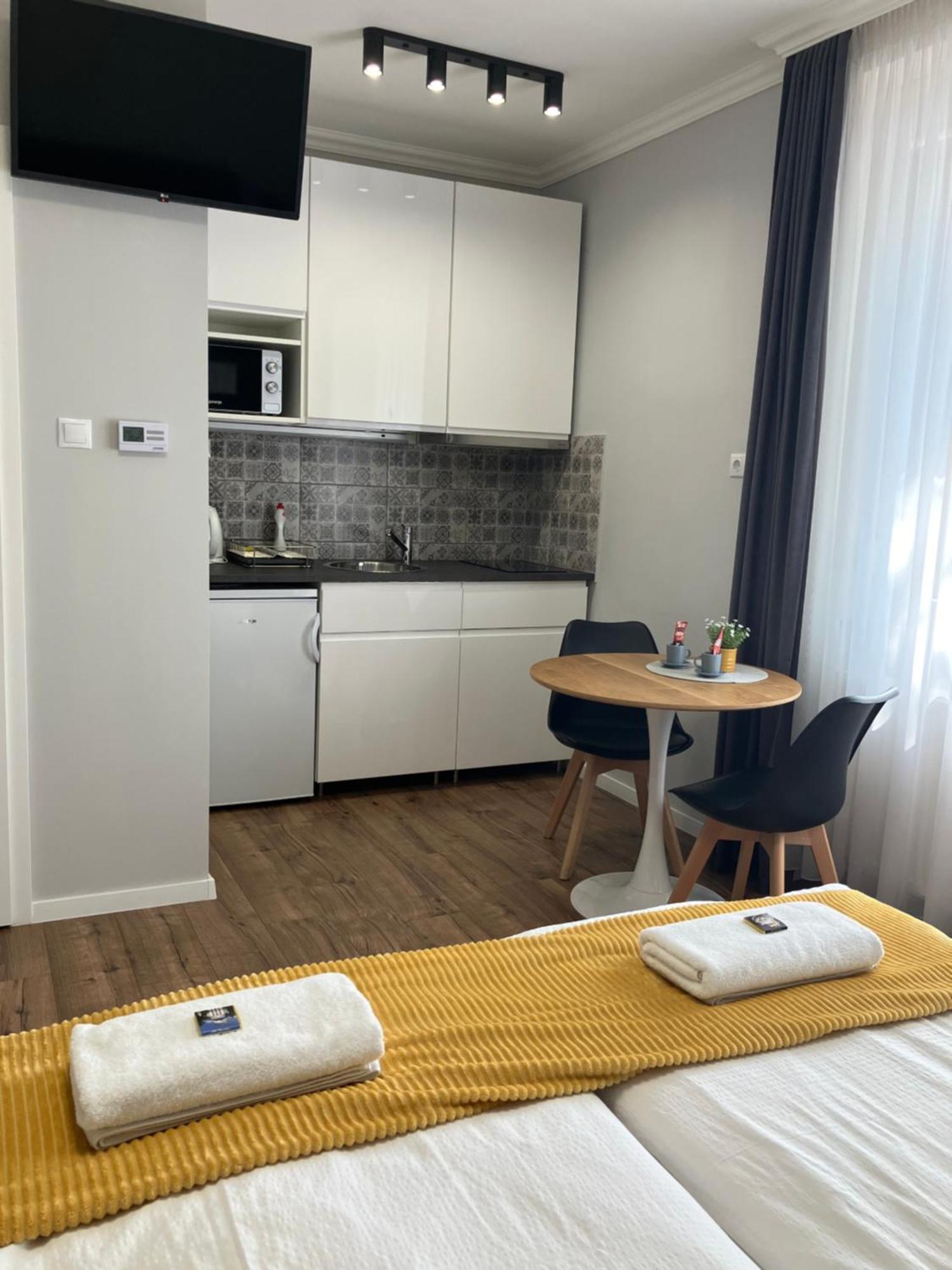 Illa Apartments Eger Exteriör bild