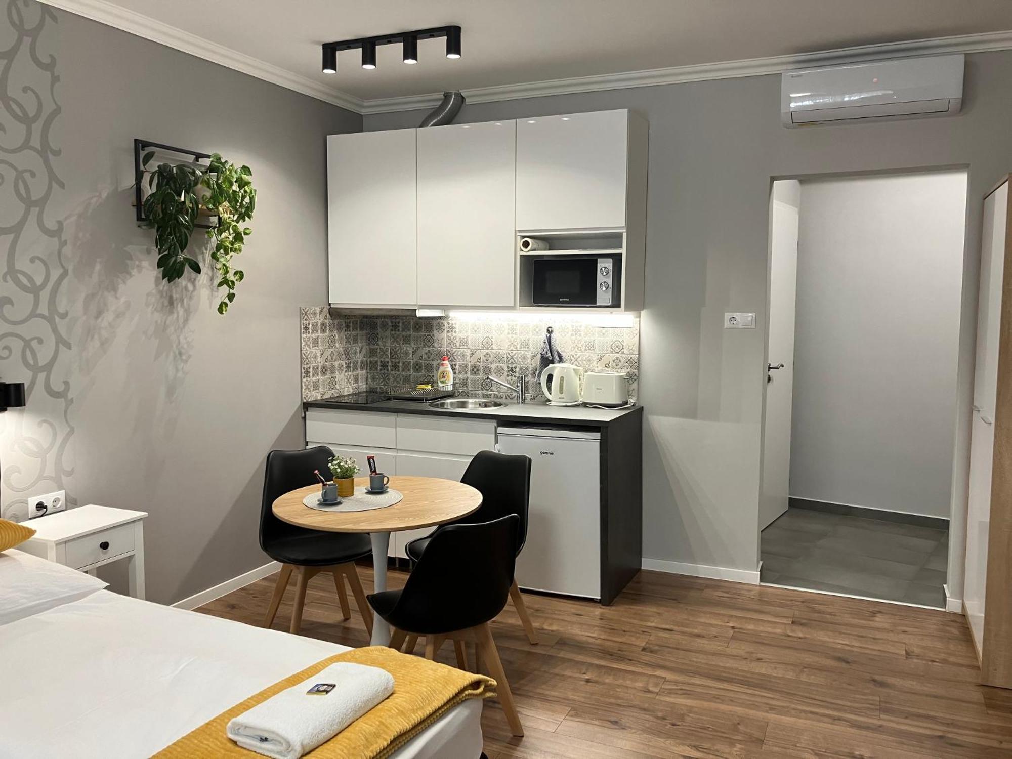Illa Apartments Eger Exteriör bild