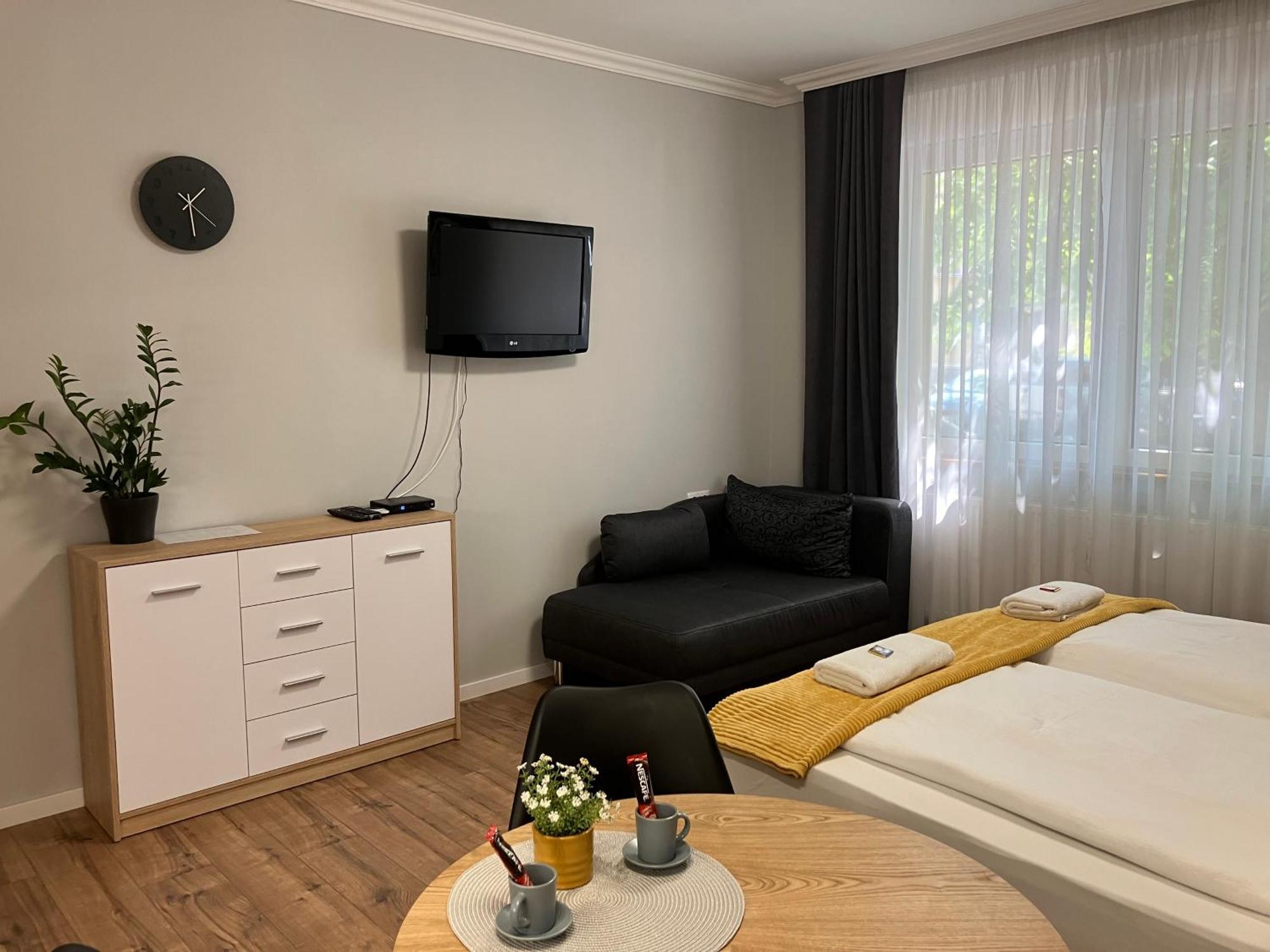 Illa Apartments Eger Exteriör bild