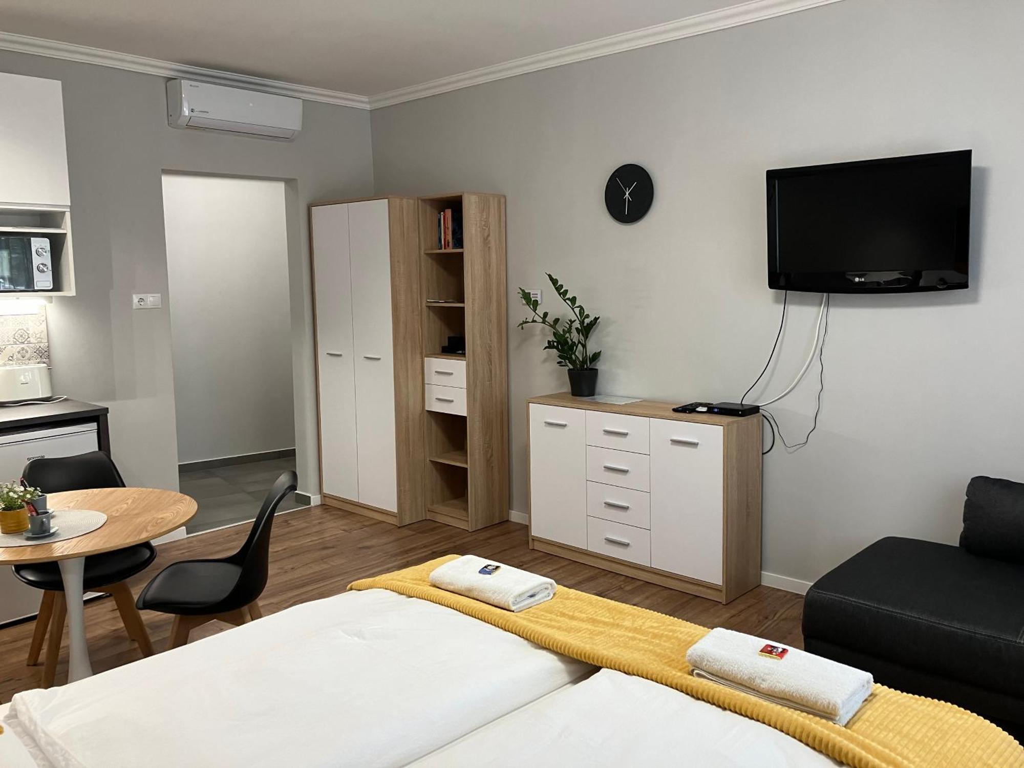 Illa Apartments Eger Exteriör bild