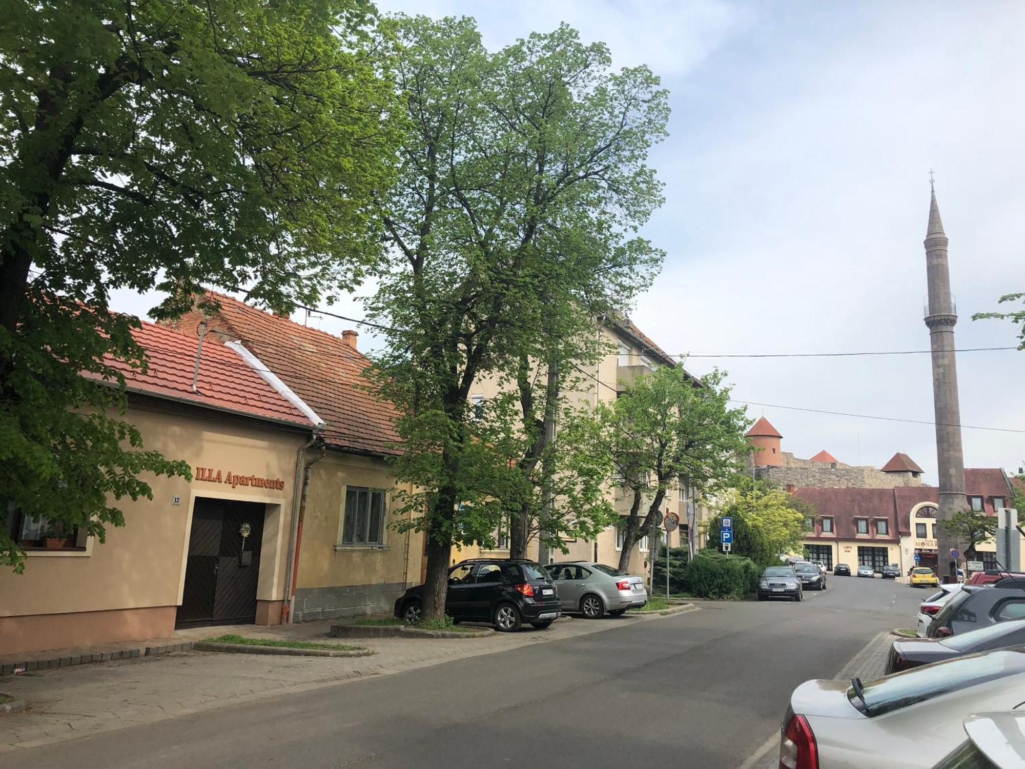 Illa Apartments Eger Exteriör bild